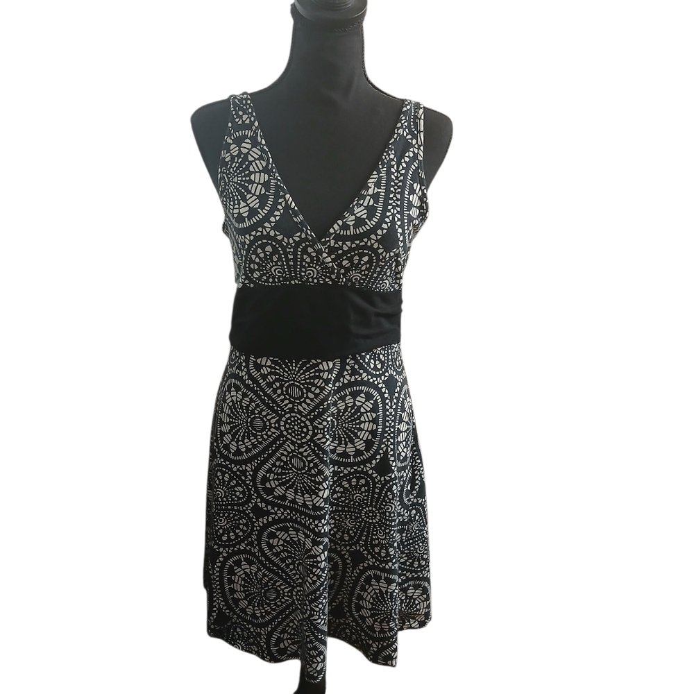Patagonia Black and White Sleeveless V Neck Sundress Size Medium EUC